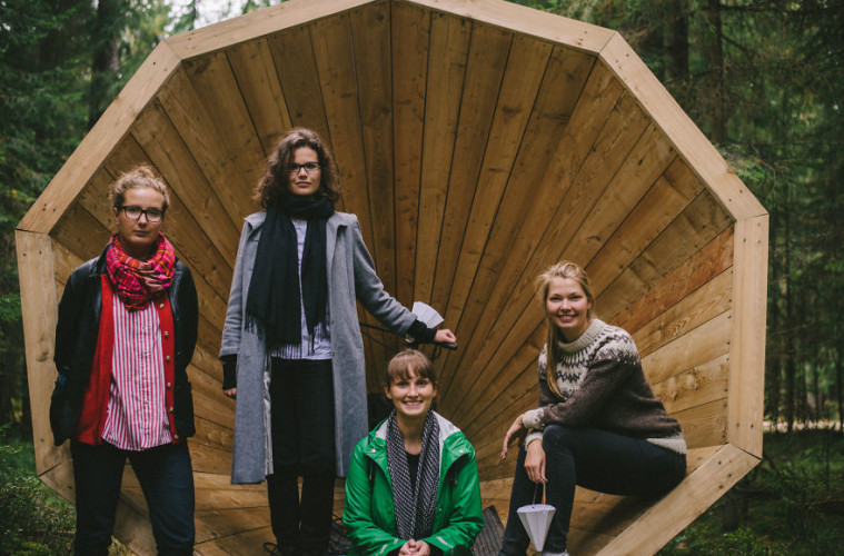 Estonian-students-build-amazing-unplugged-walk-in-megaphones-in-the-middle-of-nowhere1__880-759×500