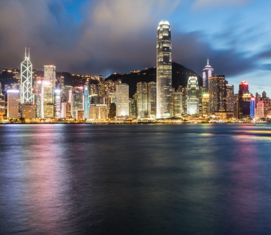 Hong Kong: A verdadeira cidade que não dorme por José Luís Peixoto