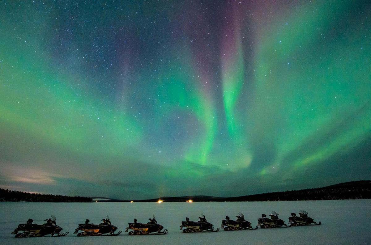 aurora-snowmobile-icehotel-sweden-1400×925