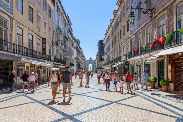 Portugal recebeu 1,65 milhões de hóspedes no Airbnb, em 2016