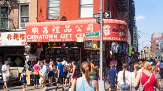 Canal Street: A rua das falsificações em Nova Iorque está a ficar na moda