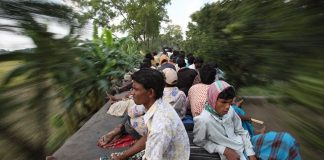 Fotografias do dia-a-dia nos comboios do Bangladesh