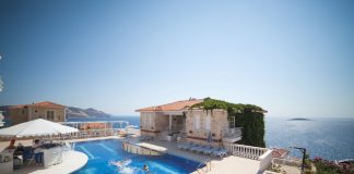 Capa Club Hotel: luxo sobre o azul mediterrânico na Turquia