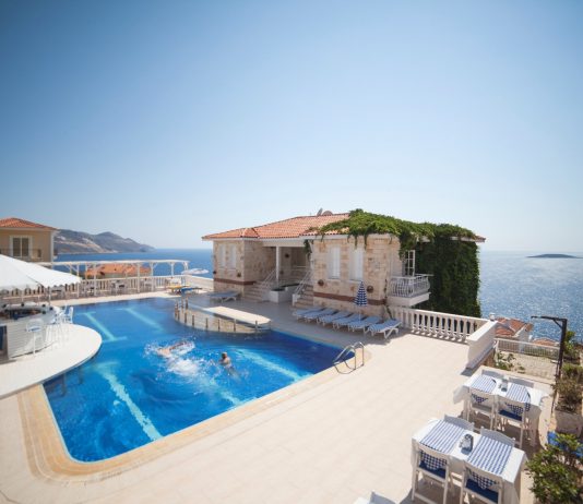 Capa Club Hotel: luxo sobre o azul mediterrânico na Turquia