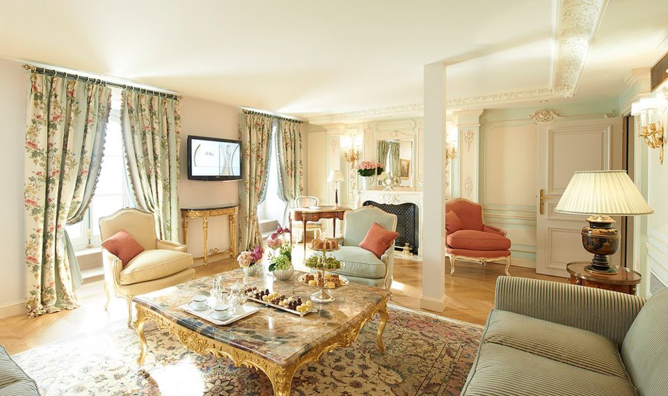 Hôtel-de-Crillon-Paris-Louis-XV-suite-living-room