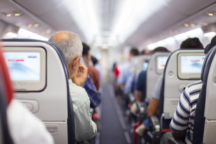 O que os viajantes mais gostam e detestam em andar de avião