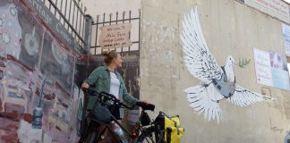 Viaja de bicicleta para descobrir a arte urbana de todo o mundo
