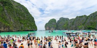 Excesso de turismo fecha a praia mais famosa na Tailândia