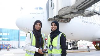 Emirates destaca o papel da mulher na companhia aérea