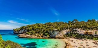 18 destinos de praia mais baratos na Europa onde ir este verão