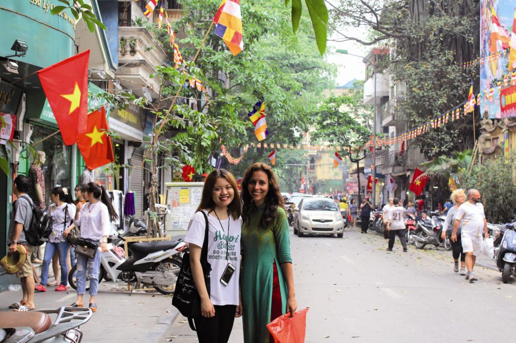 Diana Chiu Baptista nas ruas de Hanói, no Vietname. 