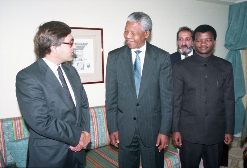 Nelson Mandela visita Portugal