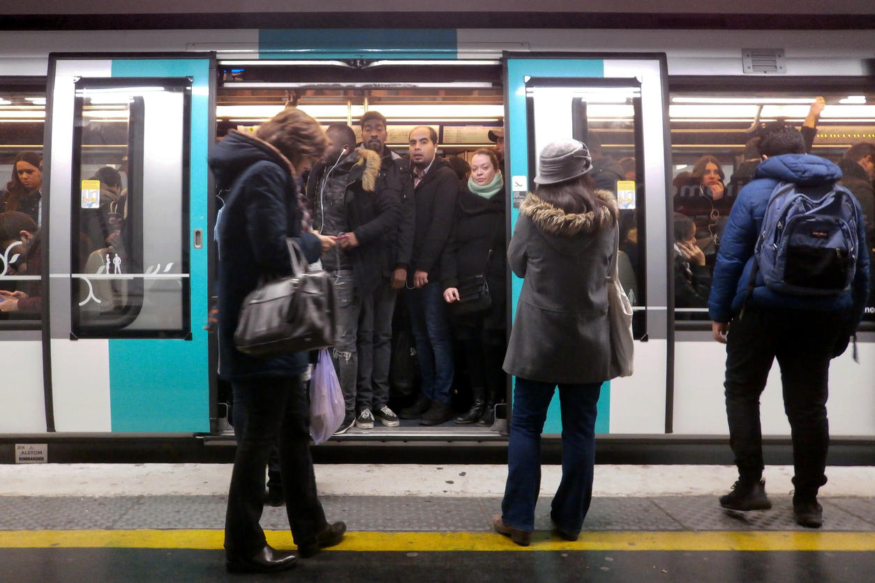Rush hour in the Paris Metro