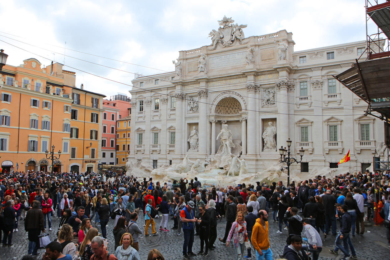 Crowds at Trevi Fountain and Piazza di Trevi