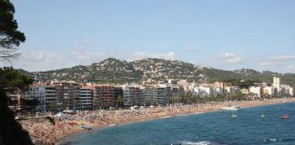 Popular destino espanhol proíbe o consumo de tabaco na praia