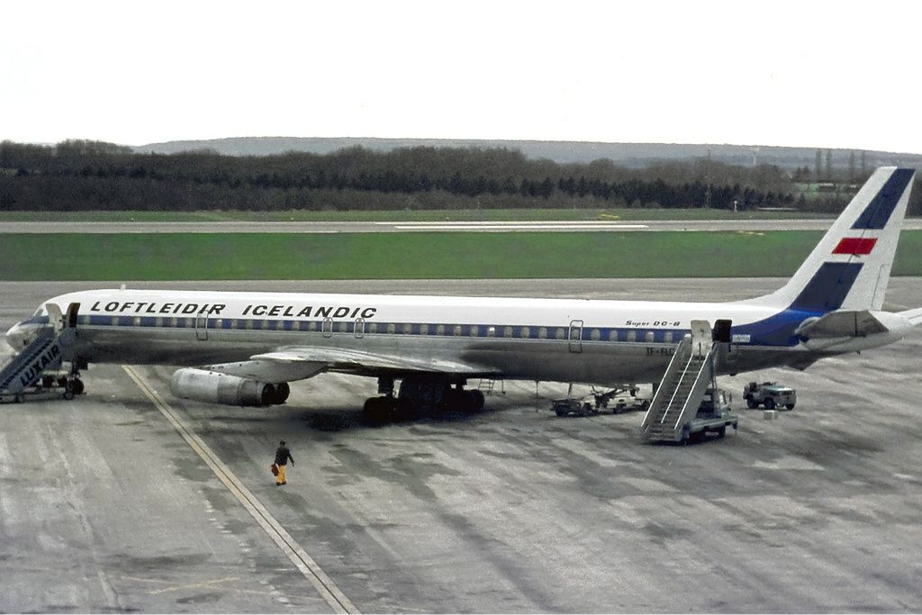 Loftleidir_-_Icelandic_Airlines_Douglas_DC-8-63CF_Haafke_resultado