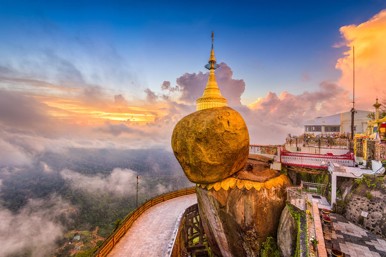 Pagoda Kyaiktiyo (Myanmar) shutterstock_554325643_resultado