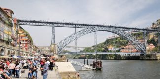 Revista alemã explica como o turismo de massas está a destruir cidades - uma delas é o Porto