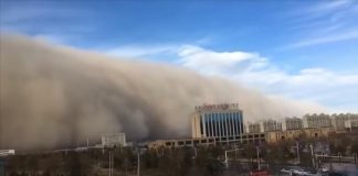 Tempestade de areia com quase 100 metros cobre cidade chinesa [vídeo]