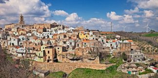 Esta aldeia italiana paga-lhe para passar lá o próximo verão