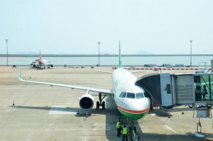 Aeroporto Internacional de Macau quer reduzir as emissões de CO2 em 30% até 2028