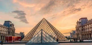 Louvre é o museu mais visitado do mundo - com mais de dez milhões de visitantes