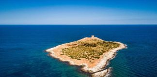 Esta ilha privada na costa de Sicília está à venda – e é um paraíso