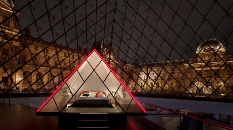 4 Airbnb x Louvre – Julian Abrams