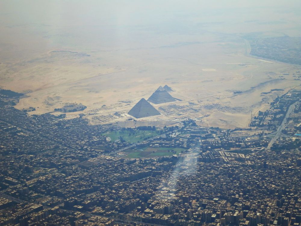 The Great Pyramids of Giza shutterstock_690588208_resultado