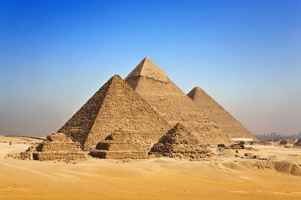 The Great Pyramids of Giza shutterstock_91826000_resultado