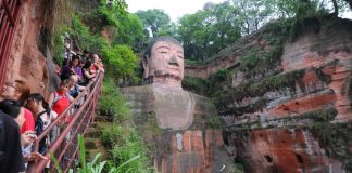 O maior Buda em pedra do mundo volta a receber turistas