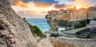 8 destinos no Mediterrâneo para aproveitar os últimos dias de férias