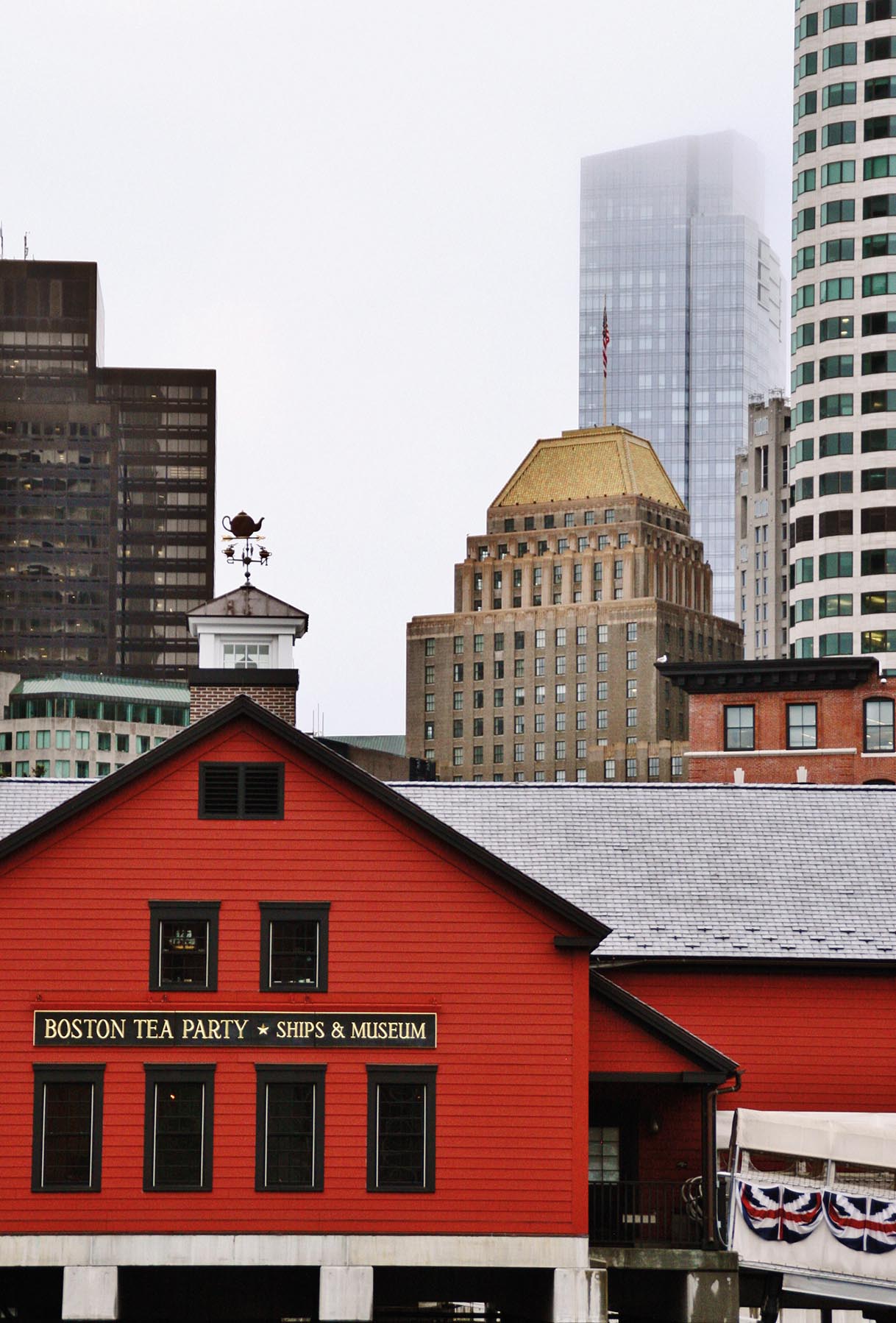 Boston Tea Party Ships and Museum, Canal Fort Point, Boston (EUA
