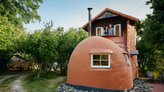 Concurso: Airbnb está à procura de ideias para as «casas mais loucas do mundo»