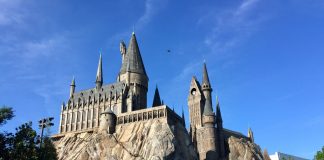 Viva as emoções da montanha russa de Harry Potter sem sair de casa