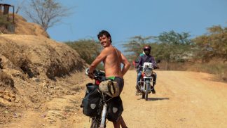 Ruben pedalou 26 mil quilómetros e ficou de quarentena num paraíso angolano