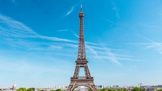 Torre Eiffel reabre parcialmente aos turistas após 104 dias fechada