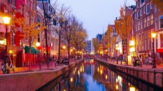 Covid-19: Amesterdão fecha «apinhado» Red Light District